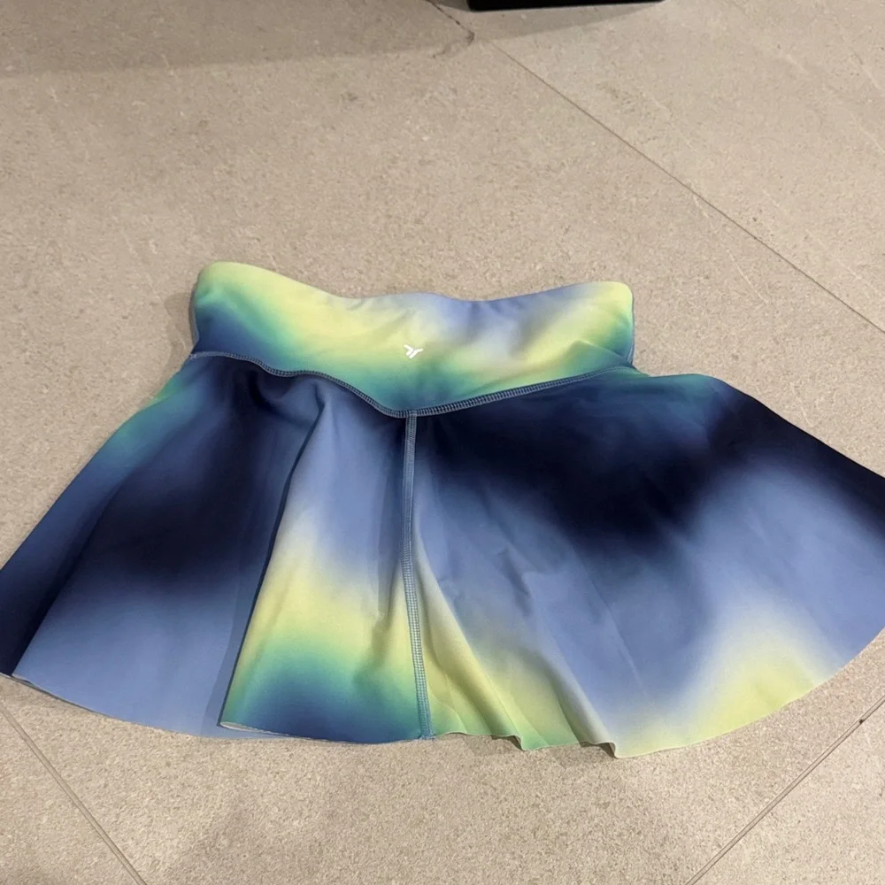 Old Navy Active Powersoft Blue yellow green Tie Dye TANK SKORT Set Large 10-12 - Picture 7 of 8